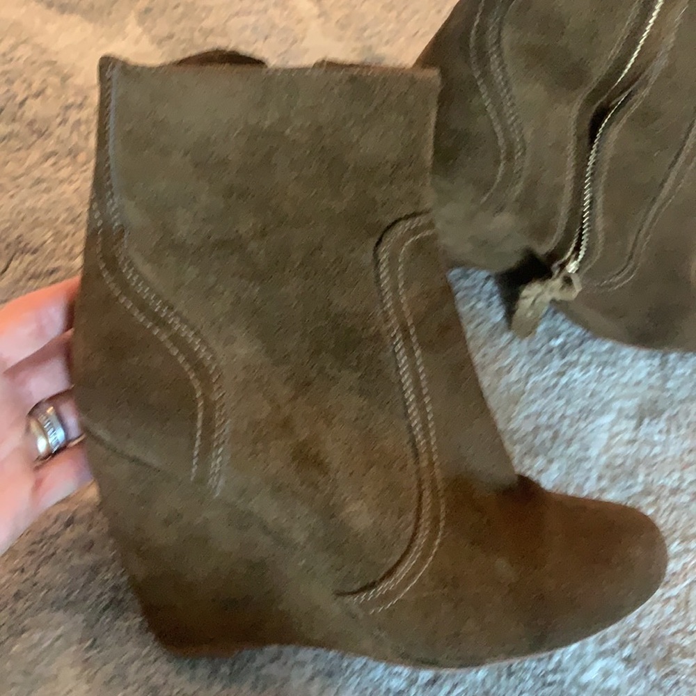 Joie wedge suede booties plus FREE second surprise pair of size 6 shoes - Picture 3 of 7
